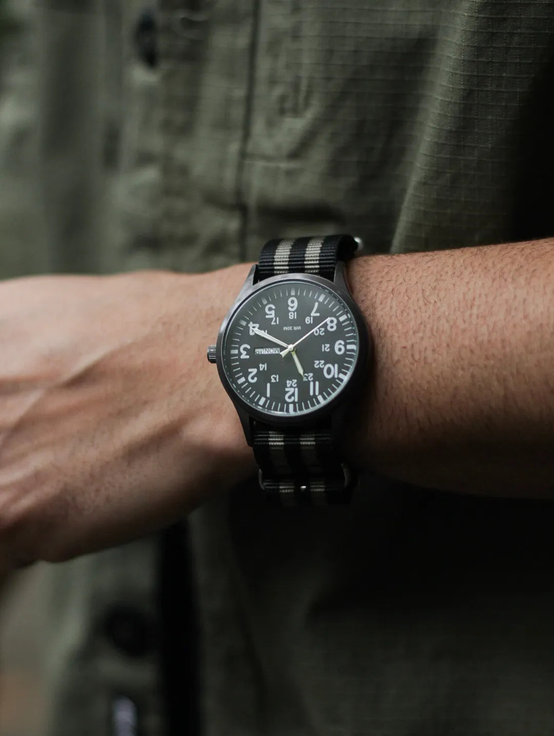 CORREA NATO MILITAR – NEGRO Y GRIS