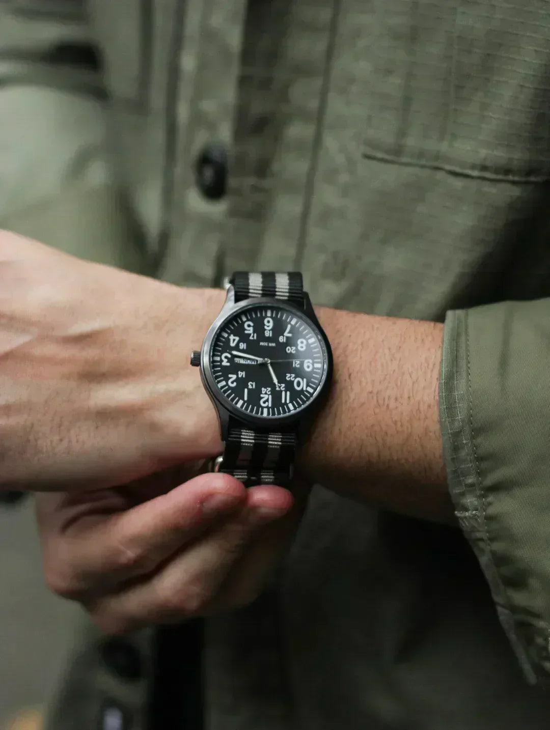 CORREA NATO MILITAR – NEGRO Y GRIS