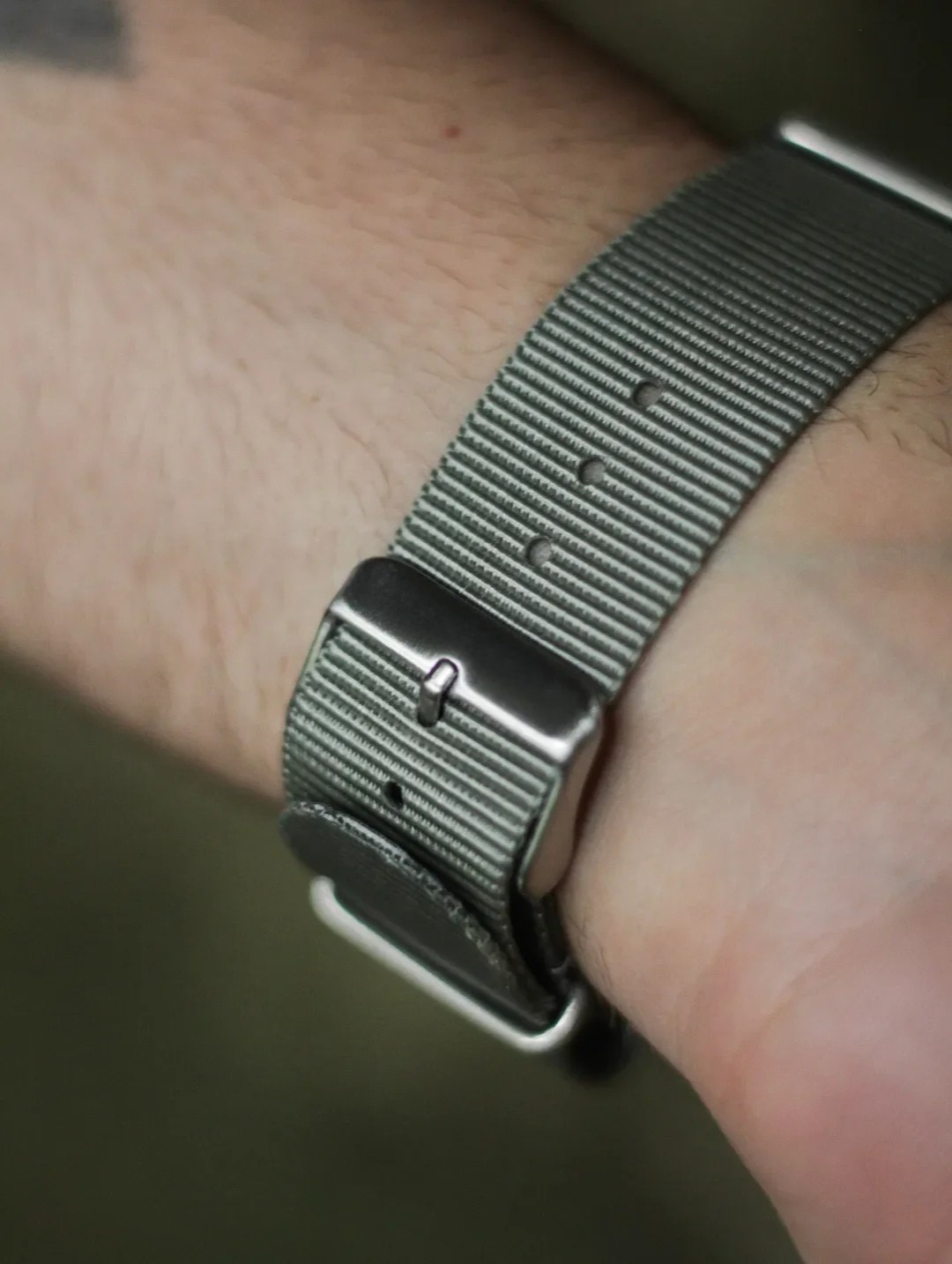 CORREA NATO MILITAR – GRIS